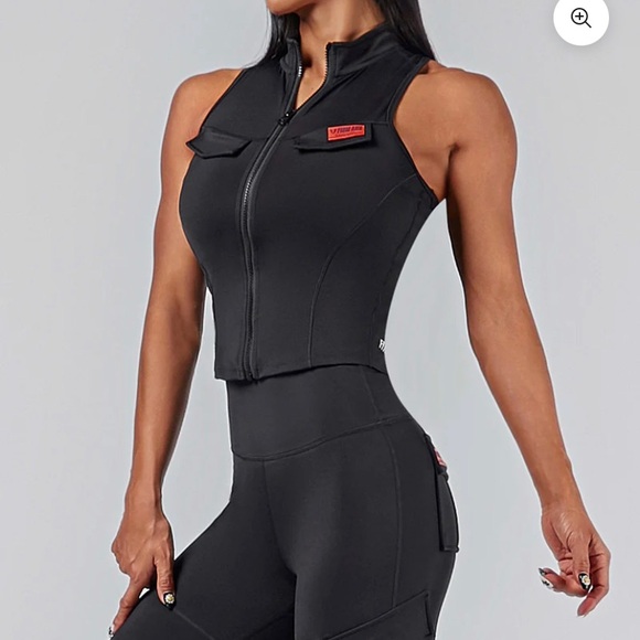 Black Sleeveless Zip-Up Top - Picture 3 of 6